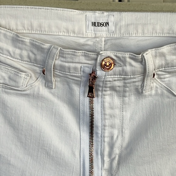 • HUDSON WHITE JEANS • - Picture 2 of 6